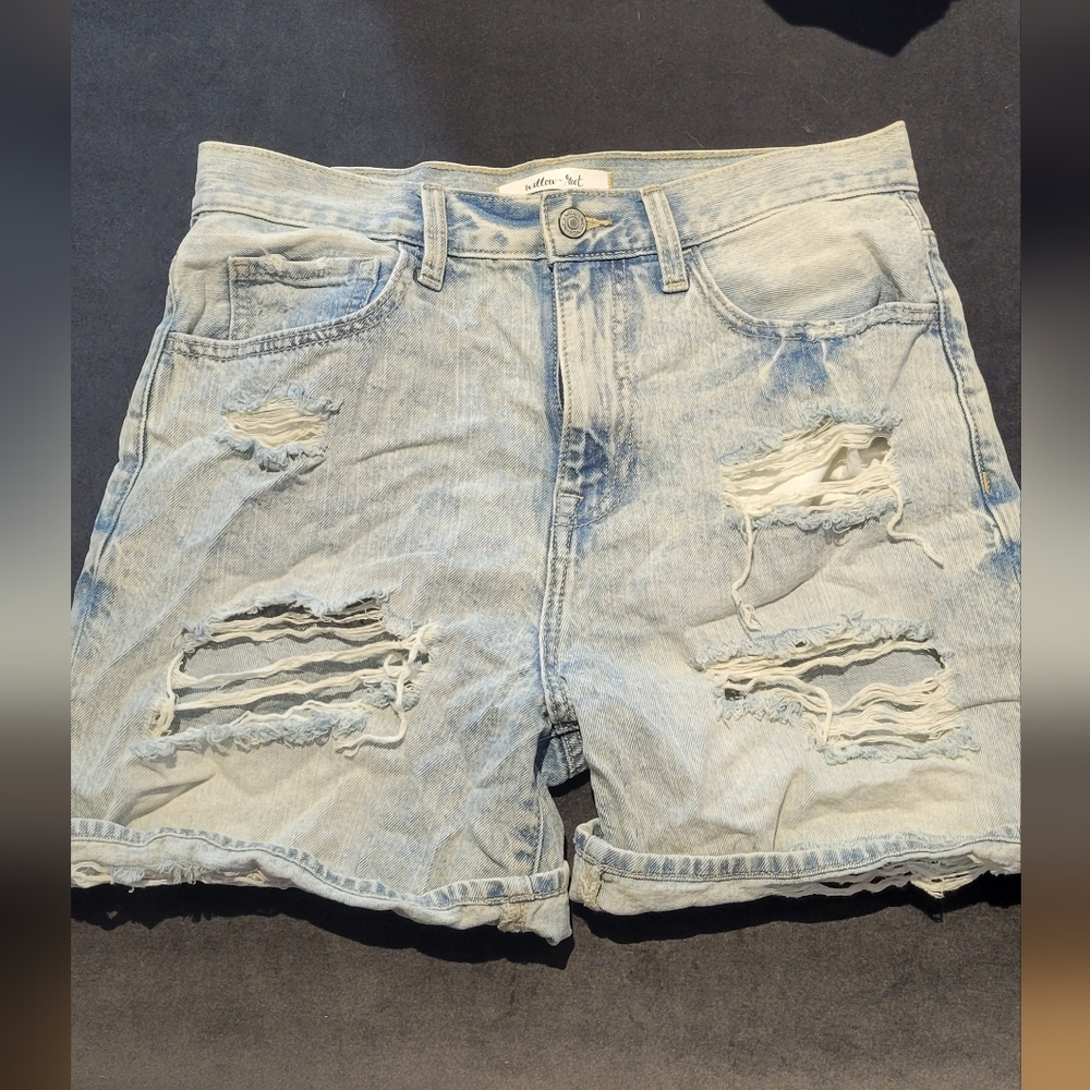Girlfriend distressed light wash denim shorts by Buckle